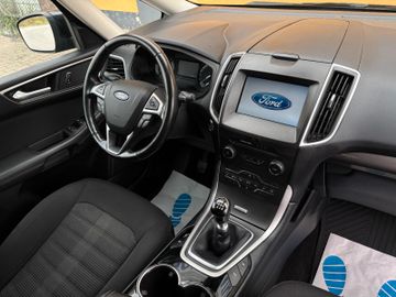 Ford Galaxy - 12