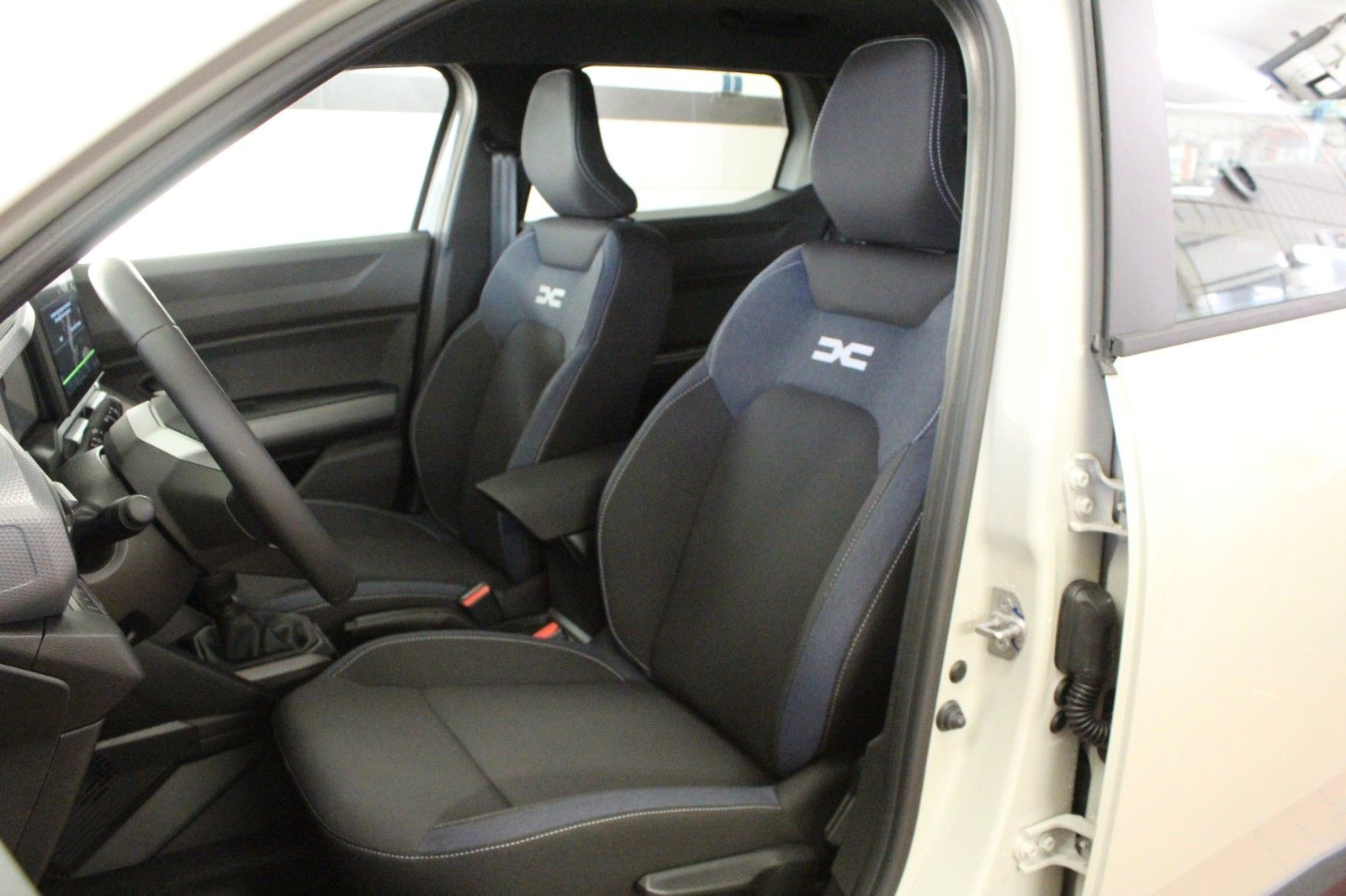 Fahrzeugabbildung Dacia Duster mild hybrid 140 Expression*Winterp.*MY 26