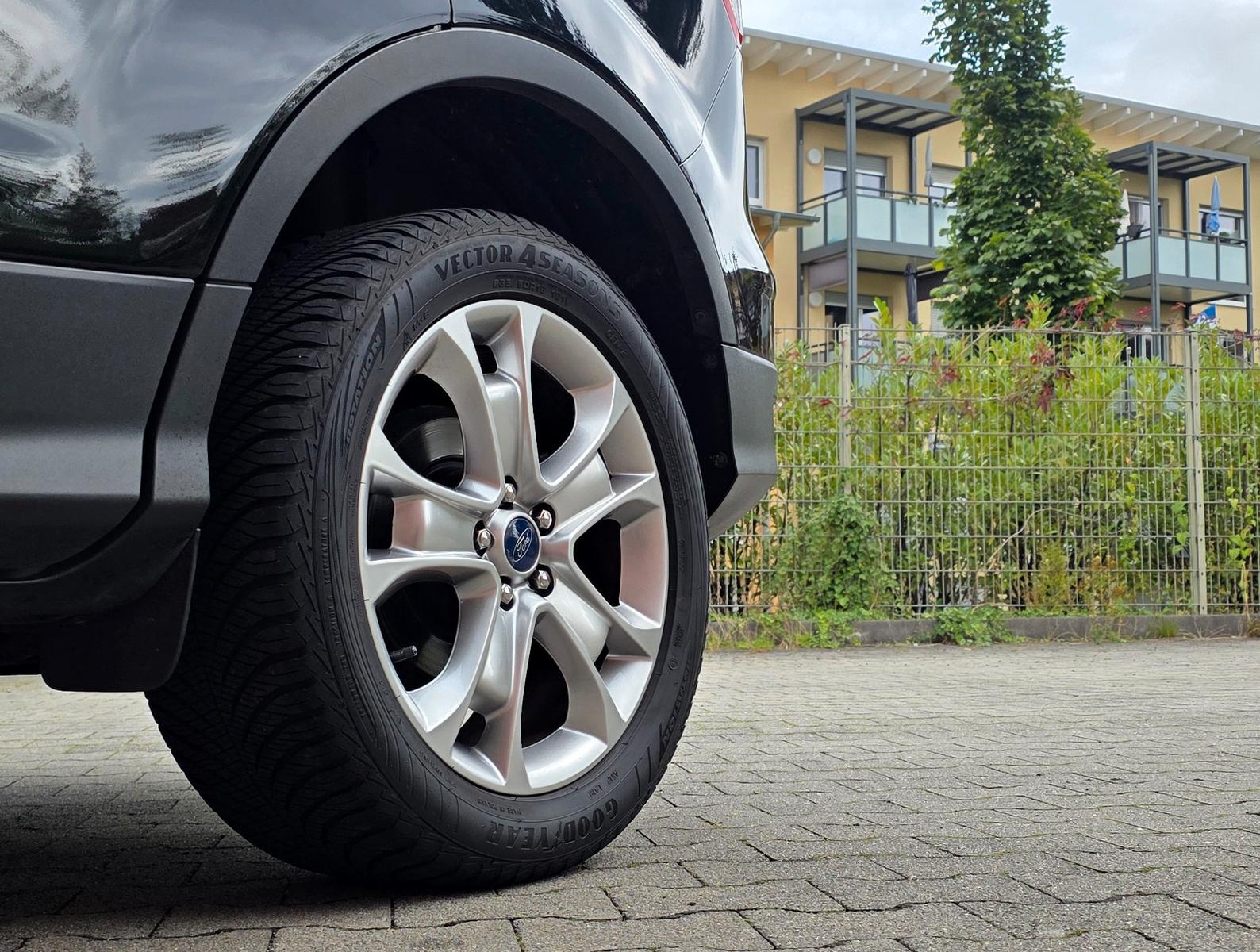 FORD KUGA 150CH - TITANIUM - 4X4 - BVM - HAYON ÉLECTRIQUE - PACK SPORT - COURROIE DE DISTRIBUTION NEUVE