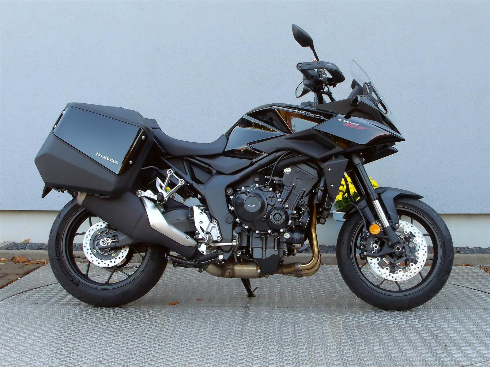 Honda CB1000GT für sofort in drei Farben verfügbar