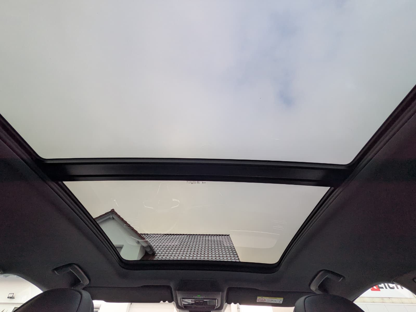 Fahrzeugabbildung Volkswagen Tiguan 2.0 TDI 4M R-Line PANO*H&K*AHK*MATRIX*20"