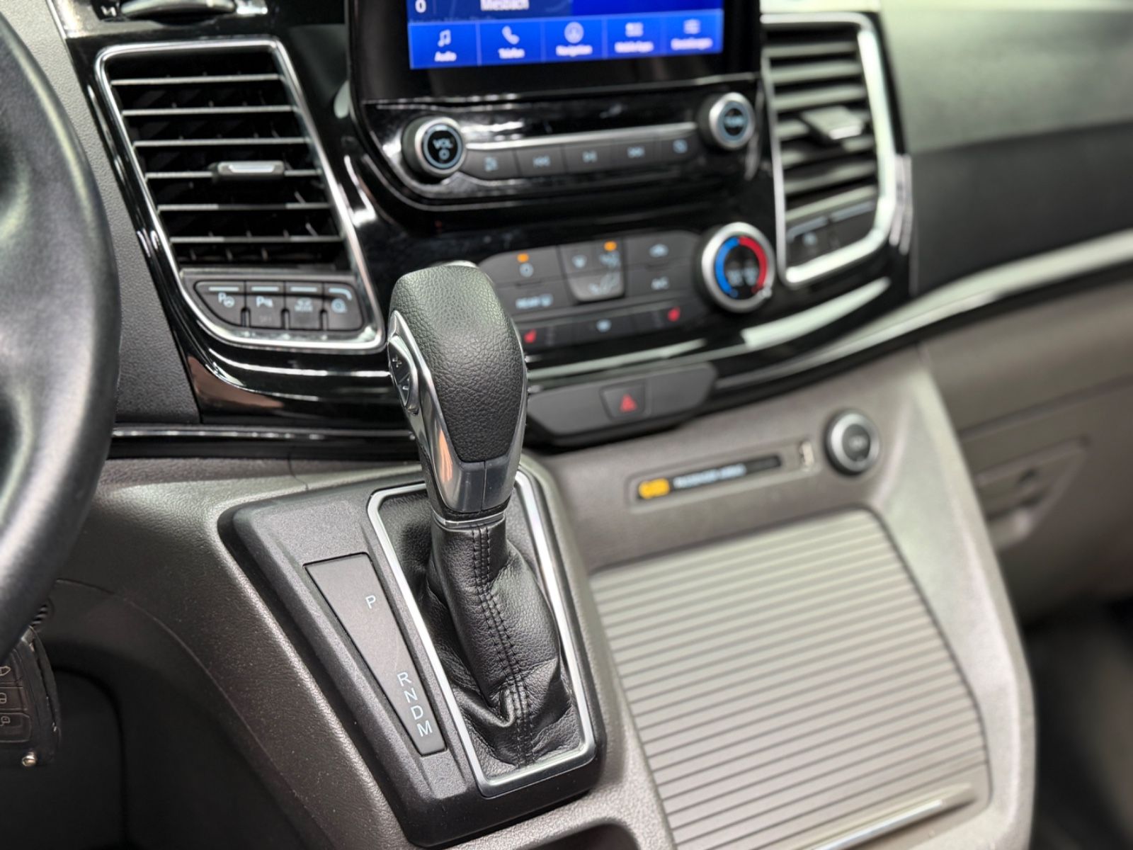 Fahrzeugabbildung Ford Tourneo Custom Sport|AUTOMATIK|LEDER|NAVI|8-SITZ