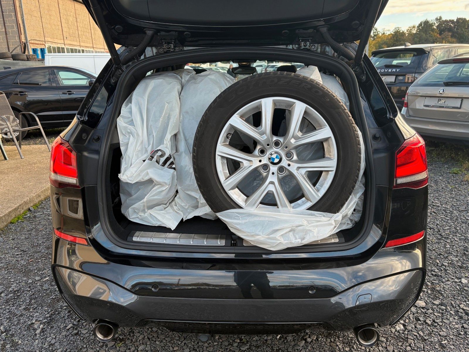 Fahrzeugabbildung BMW X1 sDrive18d Aut. M SPORTPAKET Navi LED Pano HUD