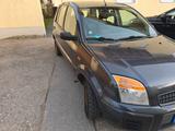 Ford Fusion  - graue Ford Fusion