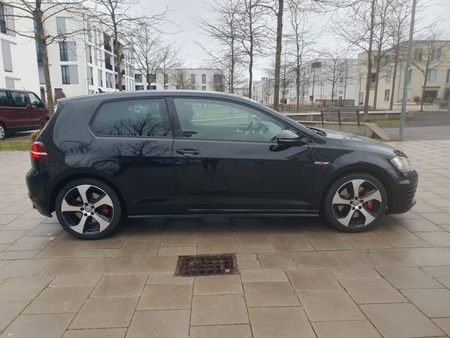 Volkswagen Golf GTI Performance ACC DCC Dynaudio DAB