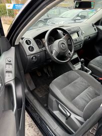 Volkswagen Tiguan - 5