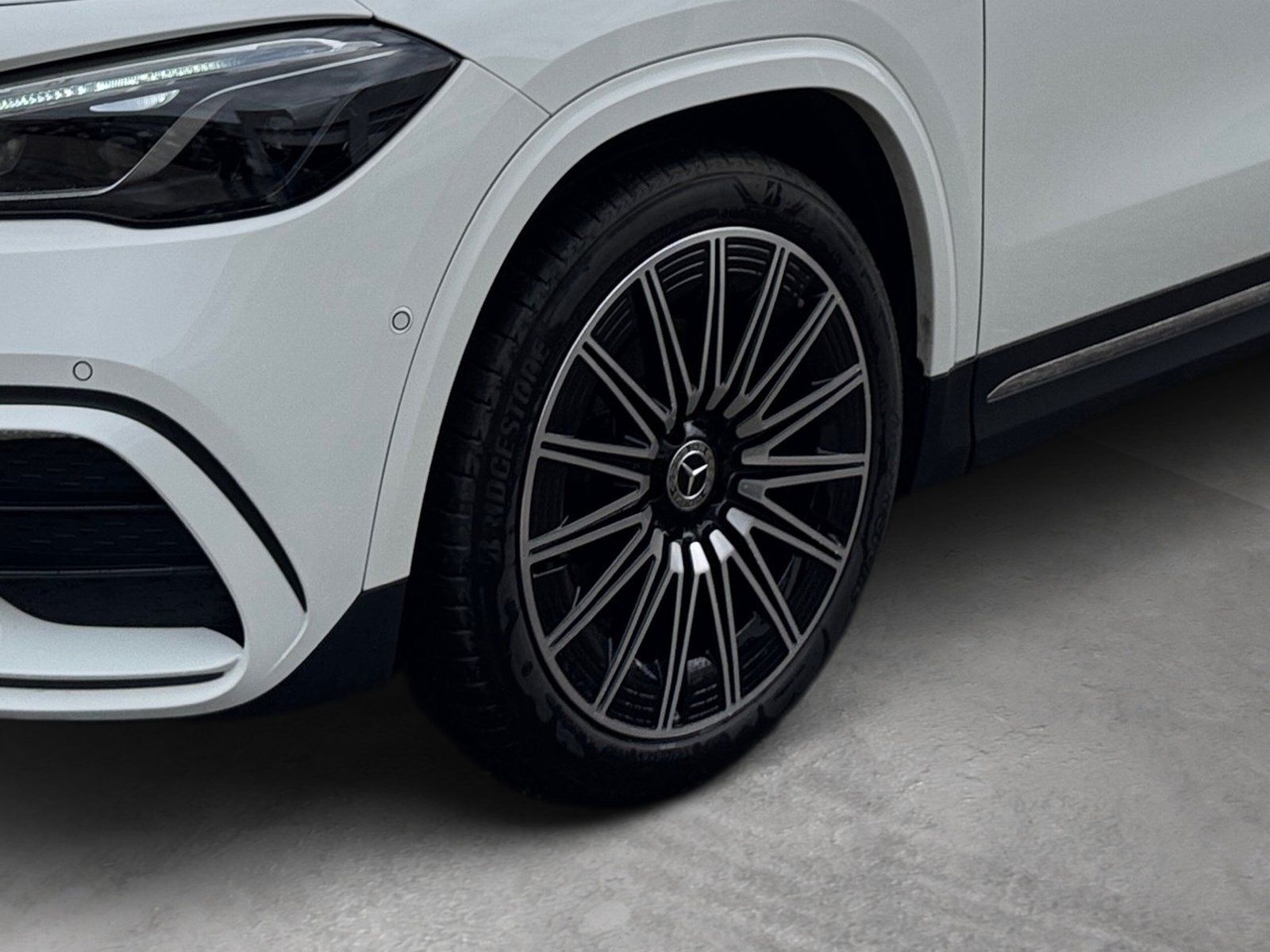 Fahrzeugabbildung Mercedes-Benz GLA 200 AMG Prem Plus*Pano*HUD*Multibeam*Totwink