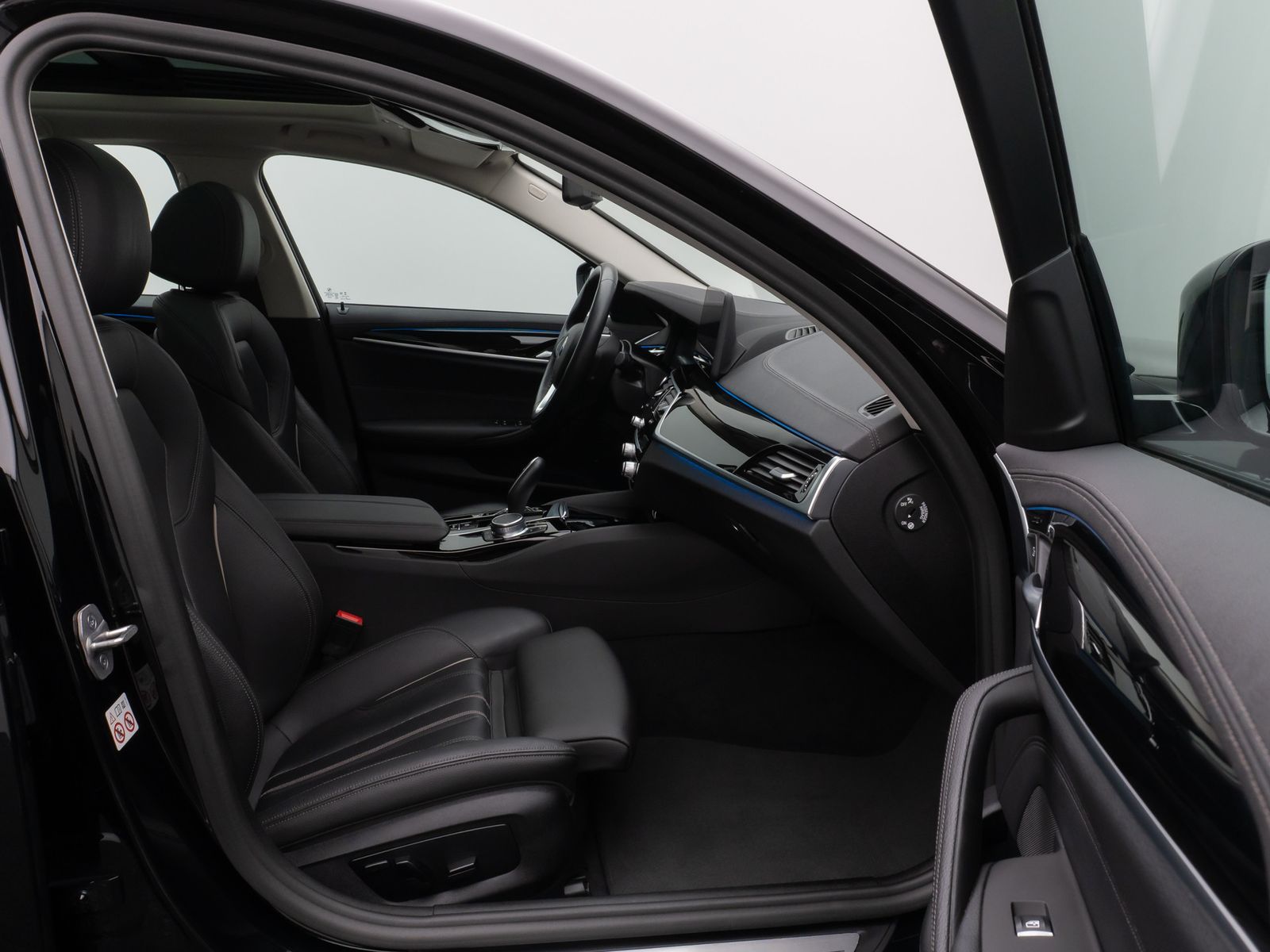 Fahrzeugabbildung BMW 530e Luxury Line Panorama Kamera HUD DAB 4xKlima