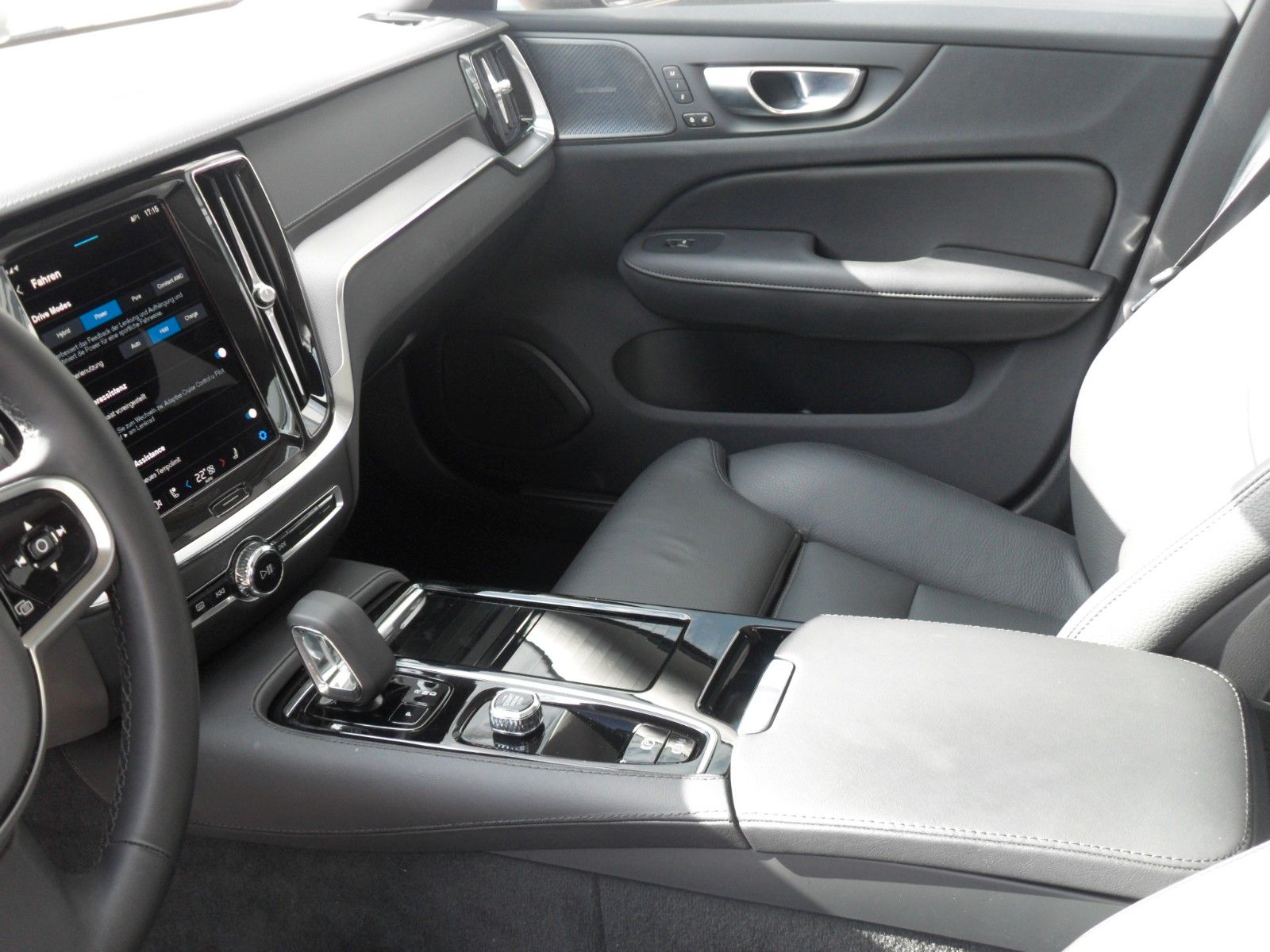 Fahrzeugabbildung Volvo S60T8 Lim. Ultimate Dark | 360° | HeadUp | Pano.