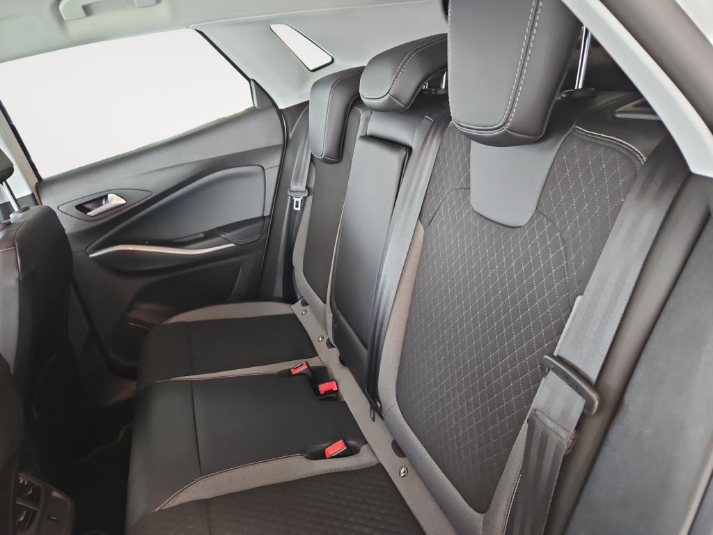 Fahrzeugabbildung Opel Grandland Plug-in-Hybrid 1.6 DI Automatik GS Lin