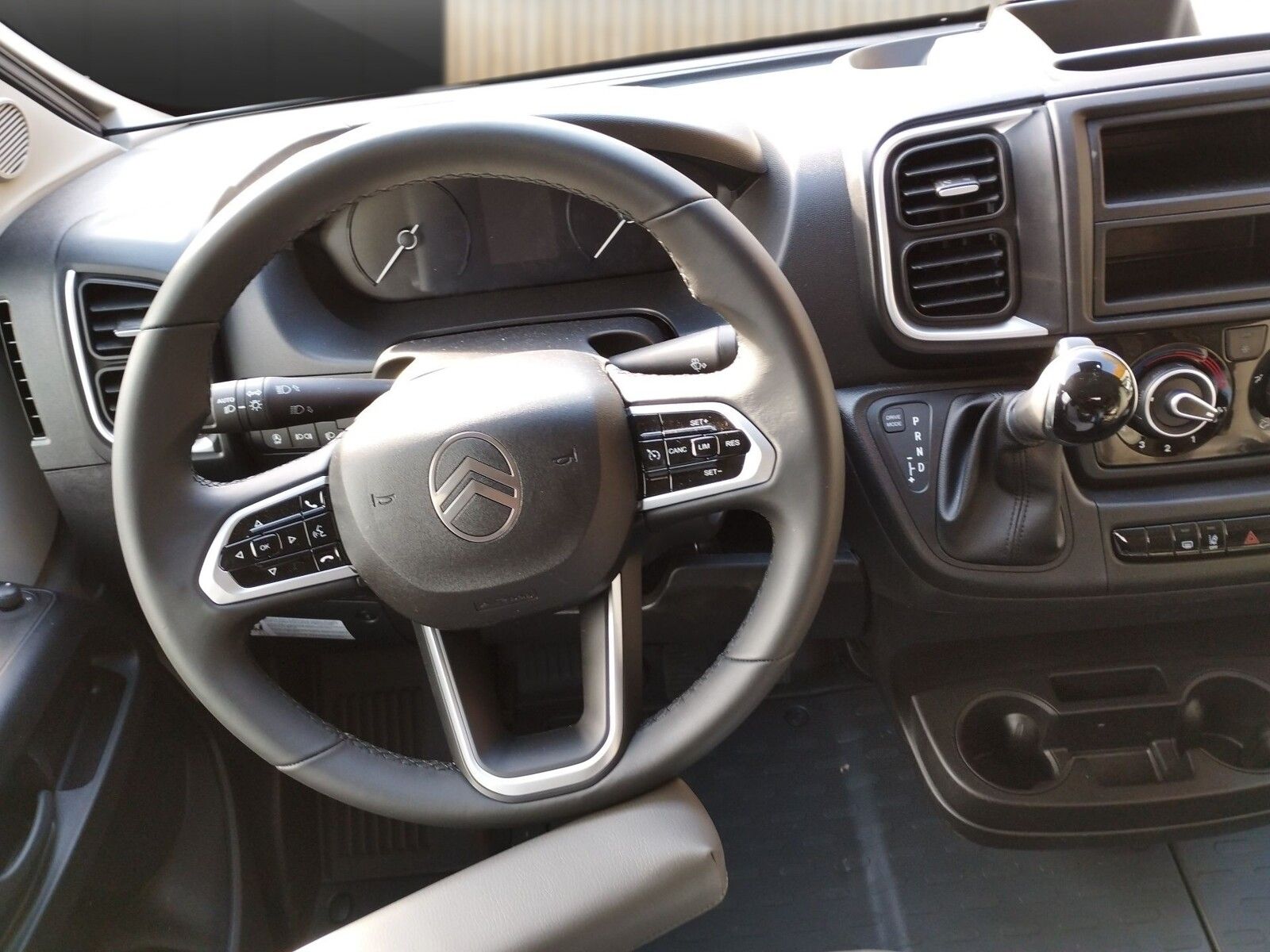 Fahrzeugabbildung Sunlight Adventure Cliff 602 Automatik, Dörr Edition, LTE