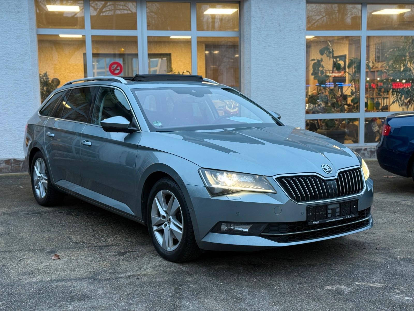Skoda Superb Combi Style AUTOMATIK*ACC-PANORAMA-19"*