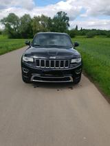 Jeep Grand Cherokee und S Klasse - Jeep Grand Cherokee in Halle