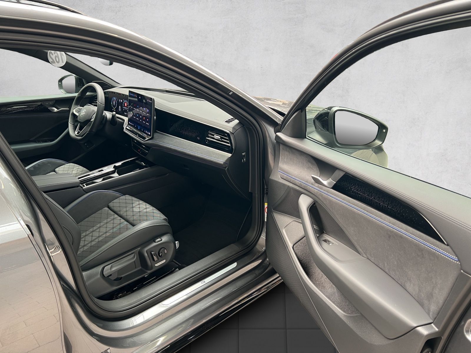 Passat Variant R-Line 1.5 TSI eHybrid AHK*Pano