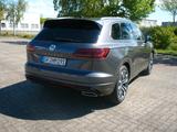 Volkswagen Touareg R Line 3.0 V6 TDI  UPE 106000 € - Volkswagen Touareg: V10 TDI