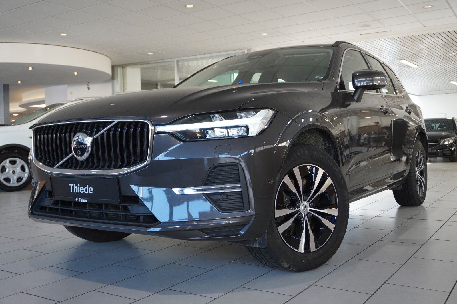 Fahrzeugabbildung Volvo XC 60 MOMENTUM PRO 2WD NAVI/LED/360°/VIRT./AHK