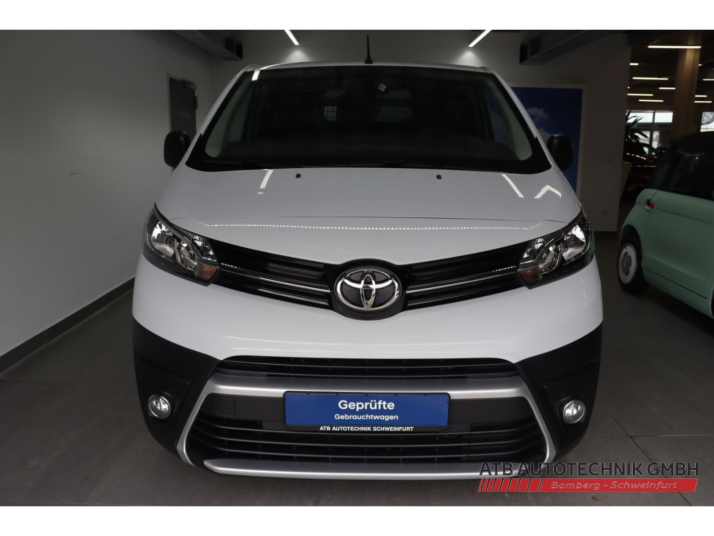 Fahrzeugabbildung Toyota Proace L2 2.0l Kasten Comfort + Navi + AHK