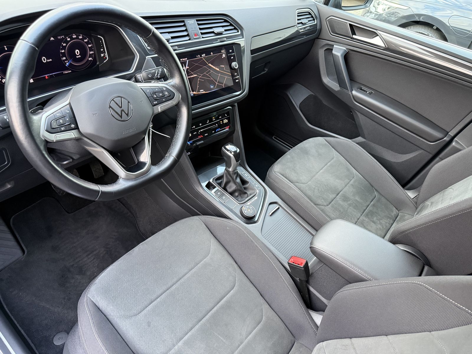 Fahrzeugabbildung Volkswagen Tiguan 4M DSG Elegance NAV+LED+AHK+VCOCK+360°+PP