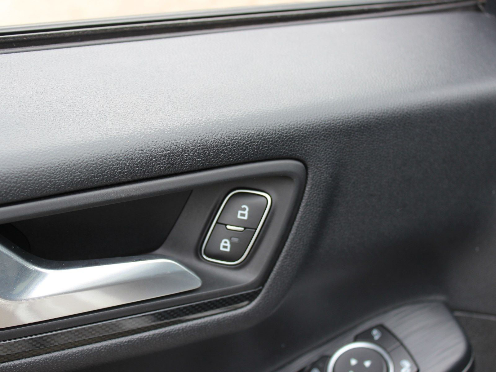 Fahrzeugabbildung Ford Kuga Plug-In Hybrid ST-Line X 2,5 Duratec