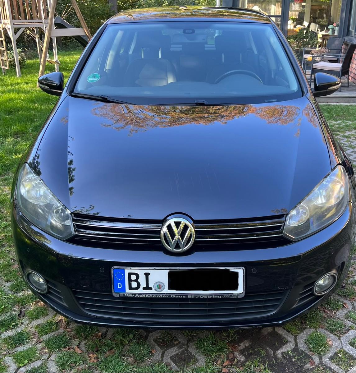 Volkswagen Golf 2012 — rear view