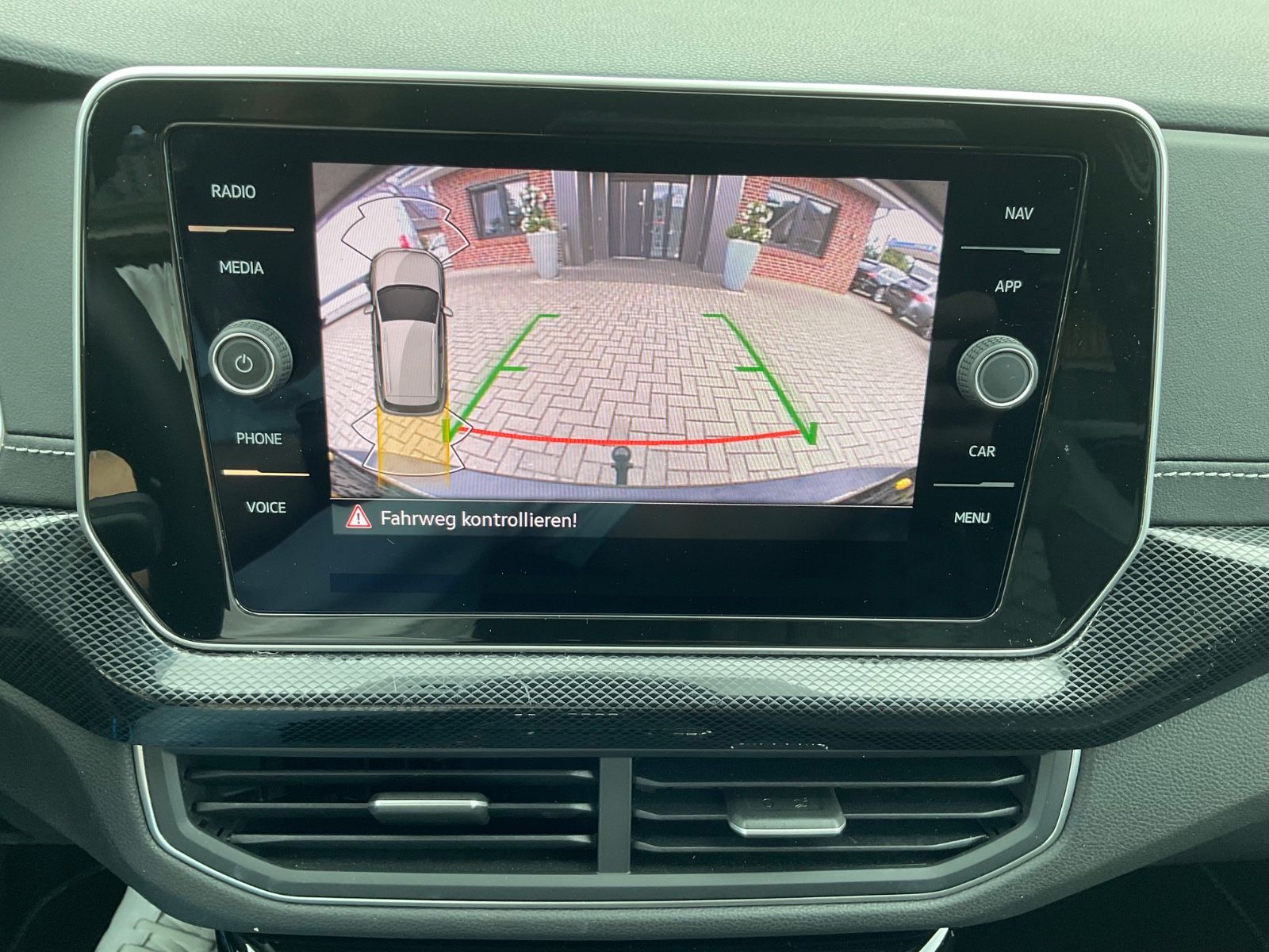 Fahrzeugabbildung Volkswagen T-Cross 1.5 TSI DSG R-Line,Kamera,AHK,ACC,Navi,