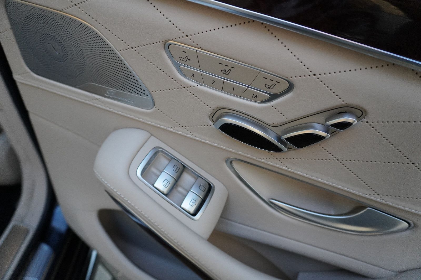 Fahrzeugabbildung Mercedes-Benz S 560 4Matic L AMG