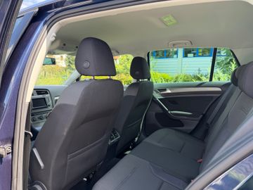 Volkswagen Golf - 11