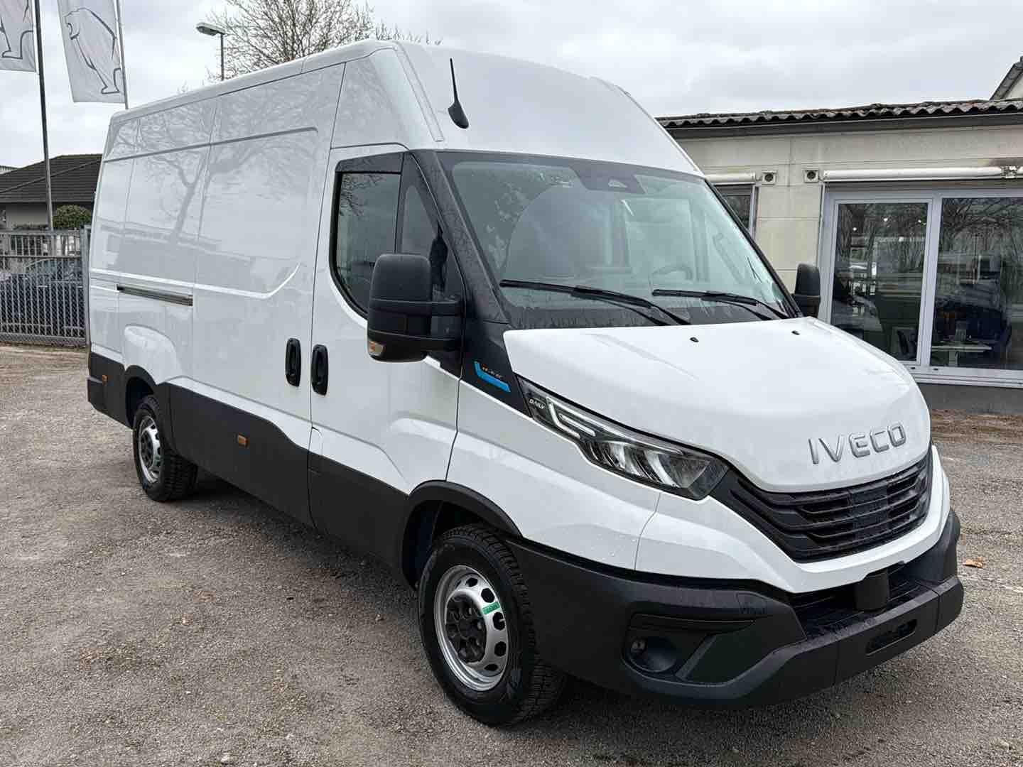 Fahrzeugabbildung Iveco E-Daily 35S14E V Kastenwagen 3520