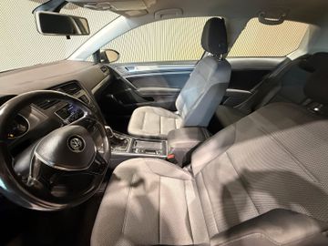 Volkswagen Golf - 10