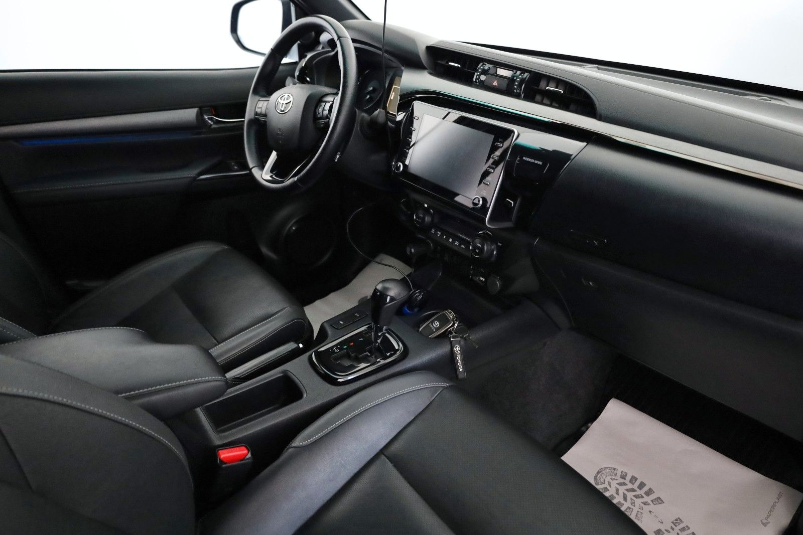 Fahrzeugabbildung Toyota Hilux 2.8D-4D Invincible,Kamera,CarP,HardTop,AHK