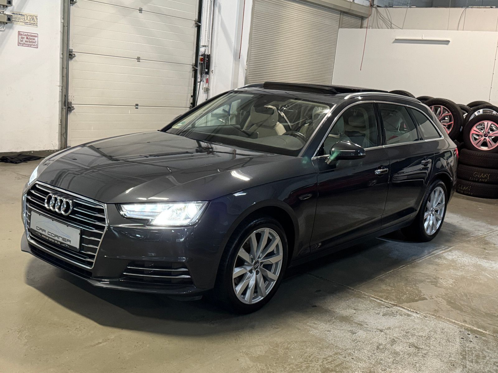 Fahrzeugabbildung Audi A4 Avant DESIGN S-TRONIC PANO STHD AHK LEDER