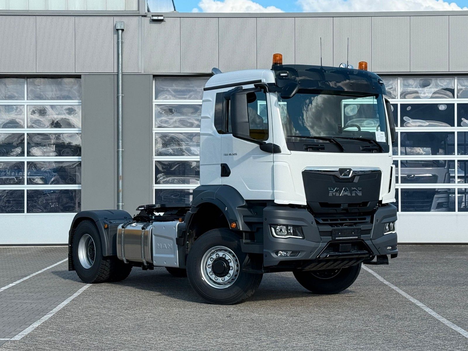 Fahrzeugabbildung MAN TGS 18.520 BL SA 4x2H mit Hydraulikvortbere* AhK