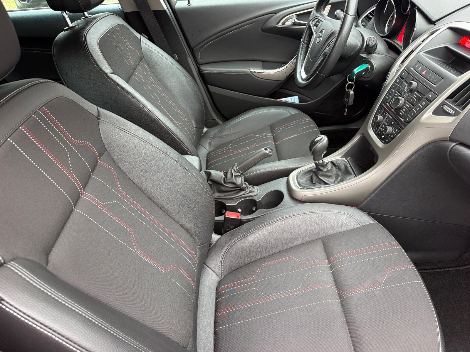 Opel Astra 2012 — photo 14