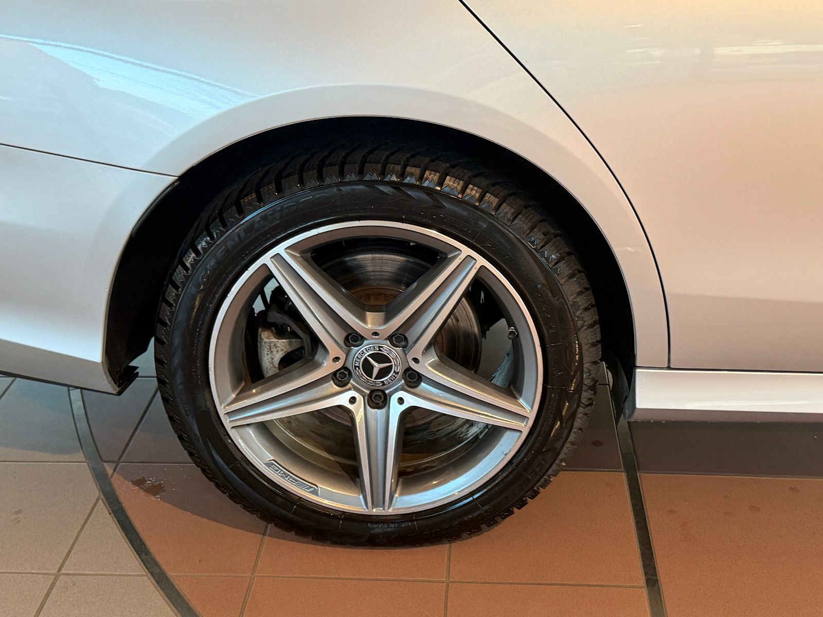 Fahrzeugabbildung Mercedes-Benz E 300 de/AMG/HEAD-UP/VIRTUAL/AMBIENTE/BURMESTER/