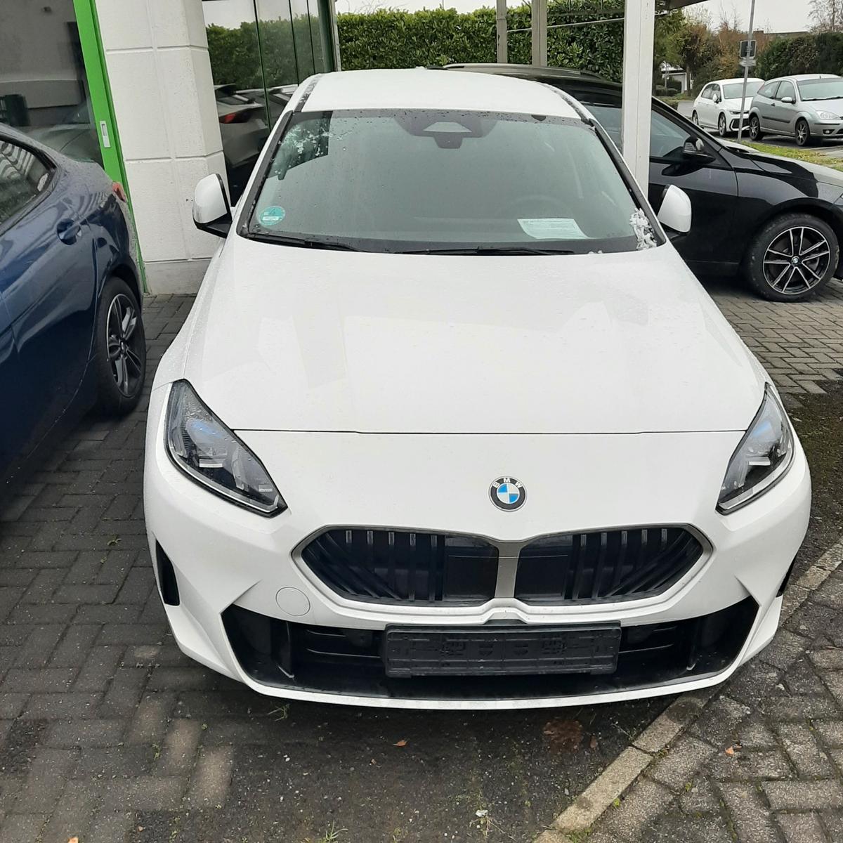 BMW 120i Autom. Navi-LED-Kamera-17"Alu-PDC