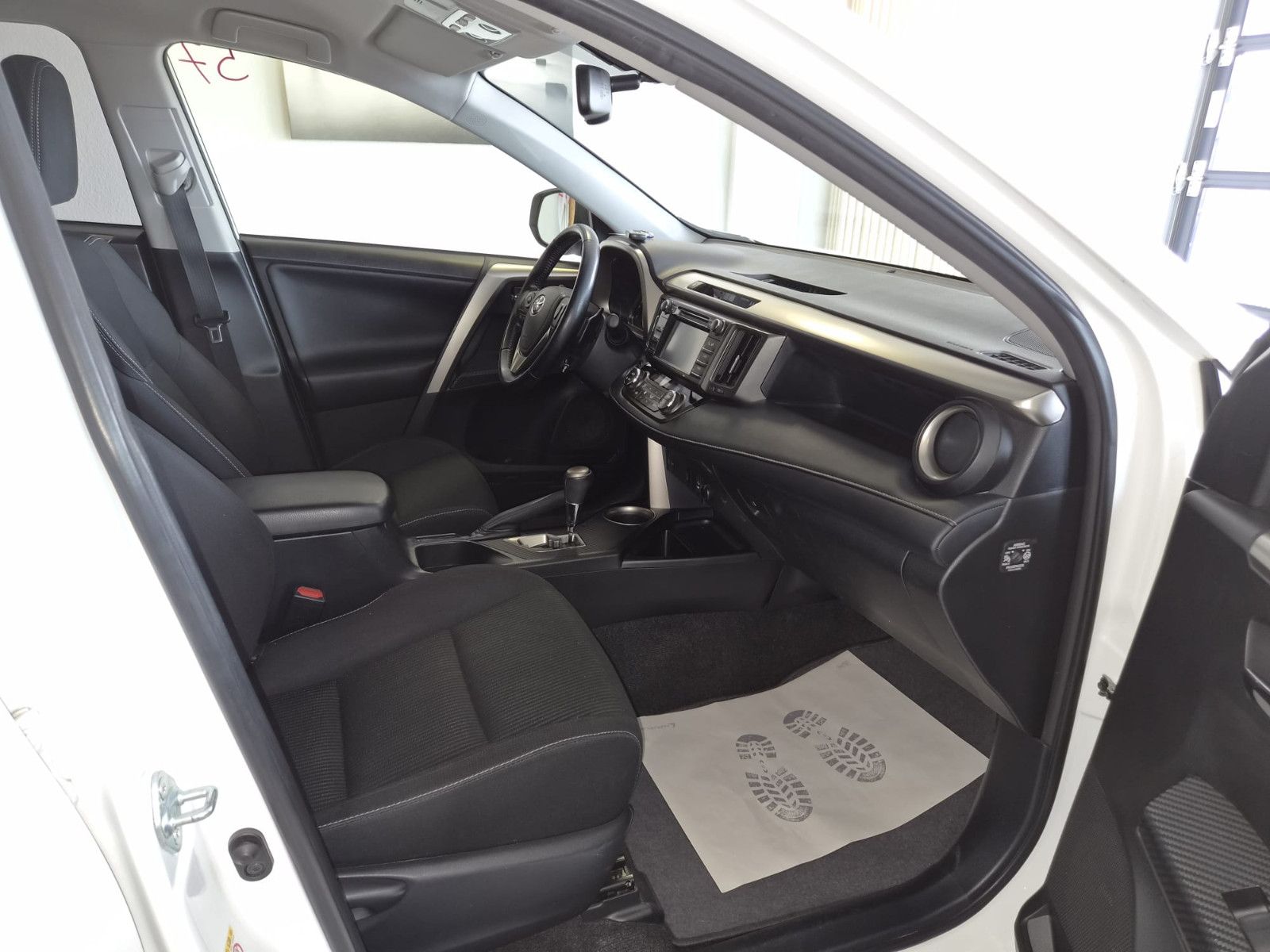 Fahrzeugabbildung Toyota RAV 4 2,0-l-VVT-i Comfort Auto 4x4