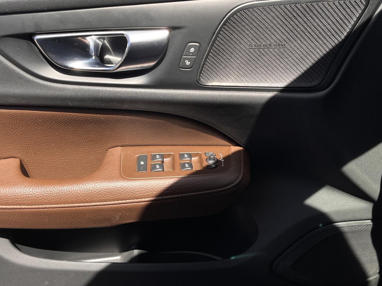 Volvo V60 Kombi AWD /HK-ANLAGE/LED/NAVI/LEDER/