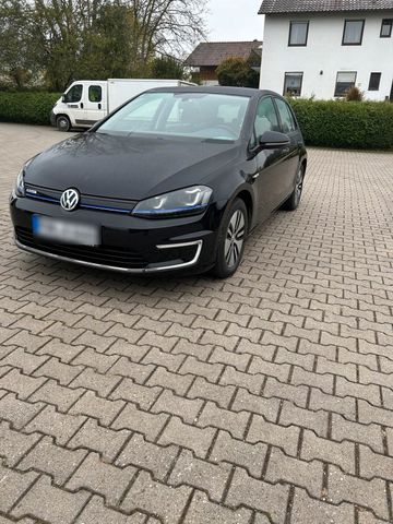 Volkswagen VW e-Golf  EZ:03/2015 LED/NAVI/PDC