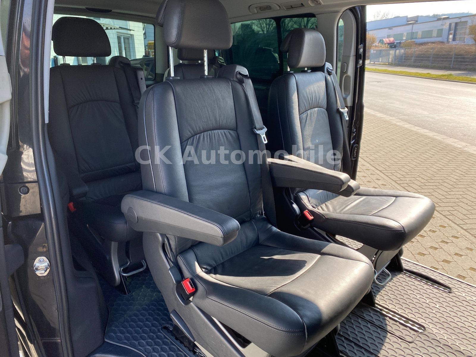 Fahrzeugabbildung Mercedes-Benz Viano 3.0 CDI lang Activity/6 Sitze/Leder/AHK