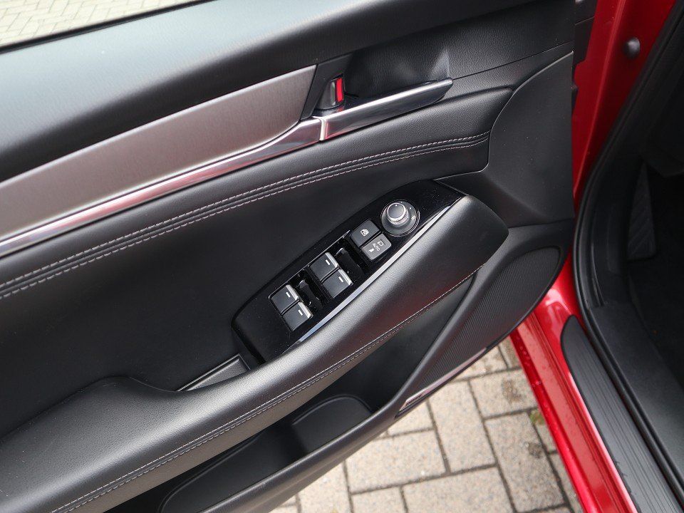 Fahrzeugabbildung Mazda 6 L Exclusive-Line G-165 LEDER-S NAVI el.Sitzv.