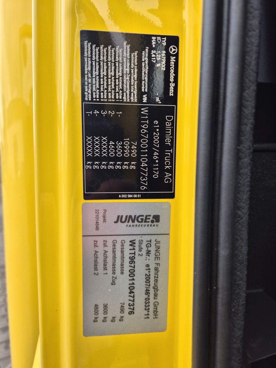 Fahrzeugabbildung Mercedes-Benz Atego 816 4x2 Möbelkoffer 3 Sitze