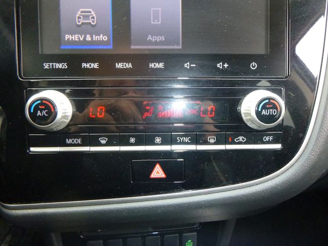 Fahrzeugabbildung Mitsubishi Outlander 4WD Plug-in Hybrid >AUT/AHK/Kamera<