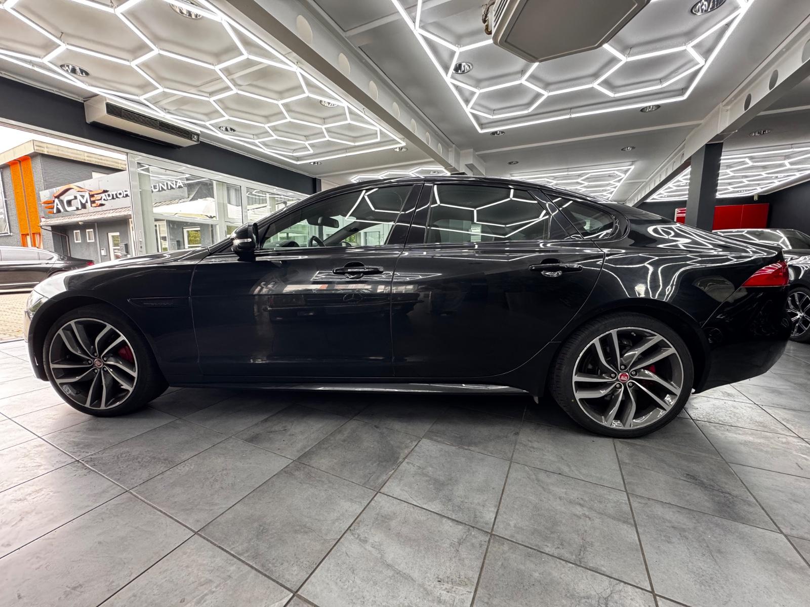 Jaguar XF S 3.0 V6 Compresseur 381 ch BVA / Meridian / Cuir / Caméra de recul / Jantes 20"