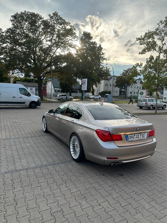 BMW 730
