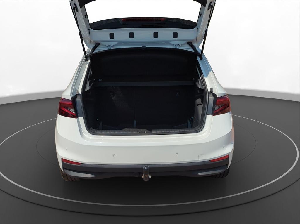 Skoda Fabia 2023 г. Белый, пробег 59900 км
