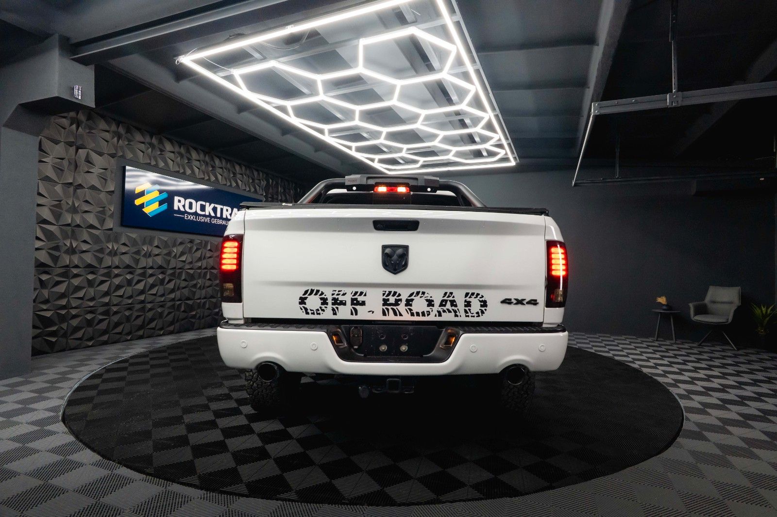 Fahrzeugabbildung Dodge RAM 5.7 V8 HEMI 4x4 OFFROAD Night-Paket *LED*AHK