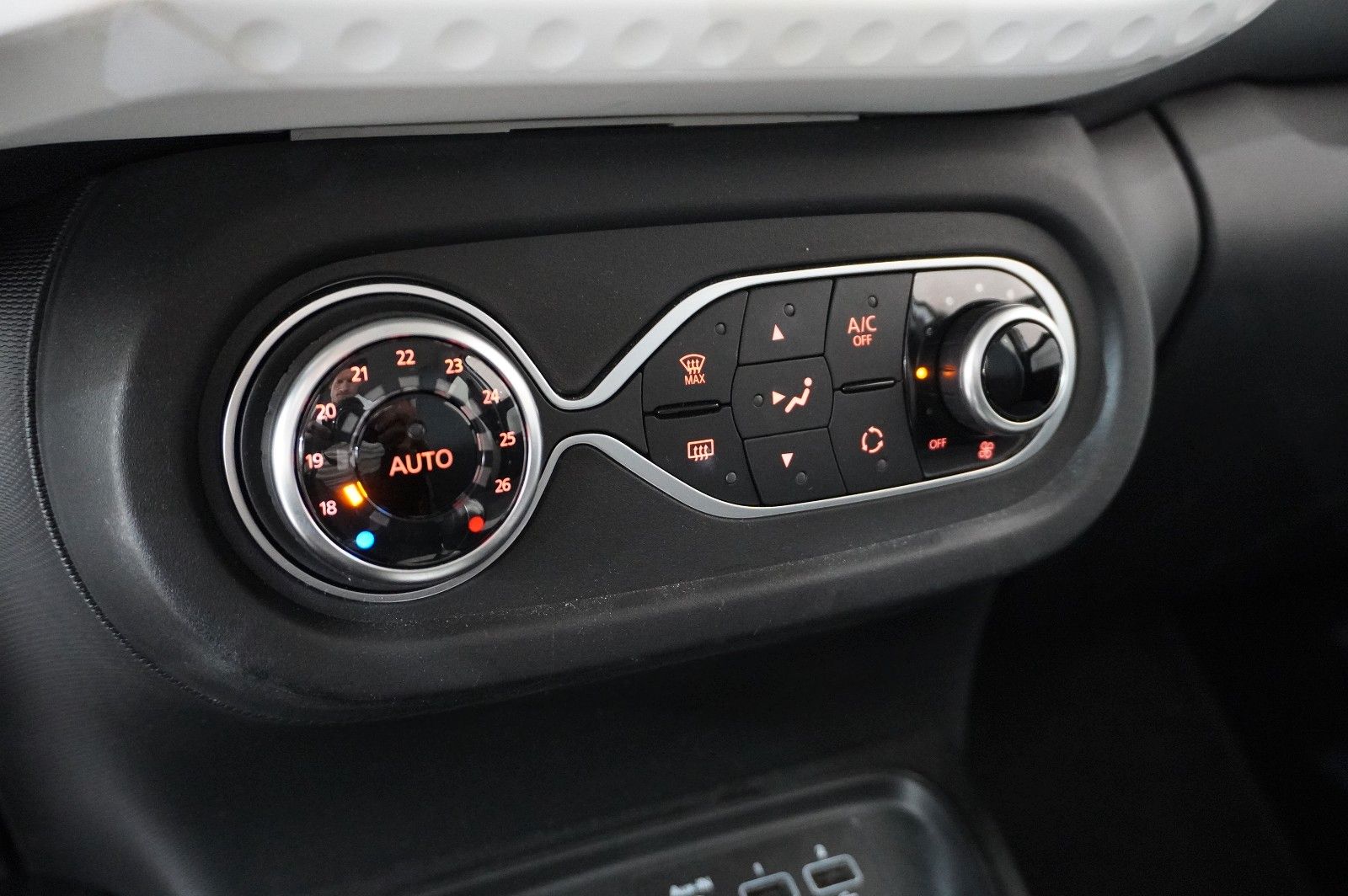 Fahrzeugabbildung Renault Twingo Equilibre Electric 22KWH NAVI/LED/DAB+