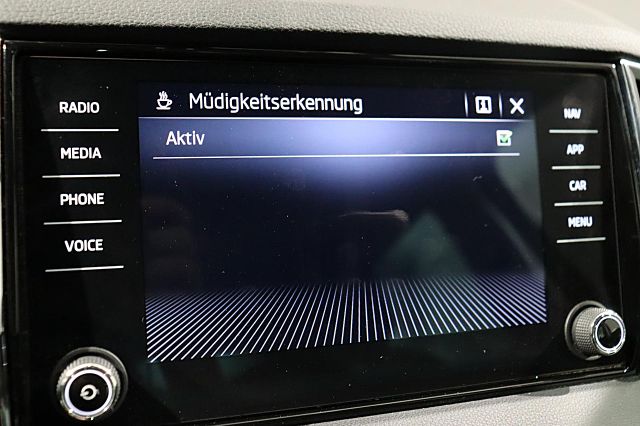 Karoq 1.0 TSI Clever OPF NAVI LED TEMPOMAT SHZ