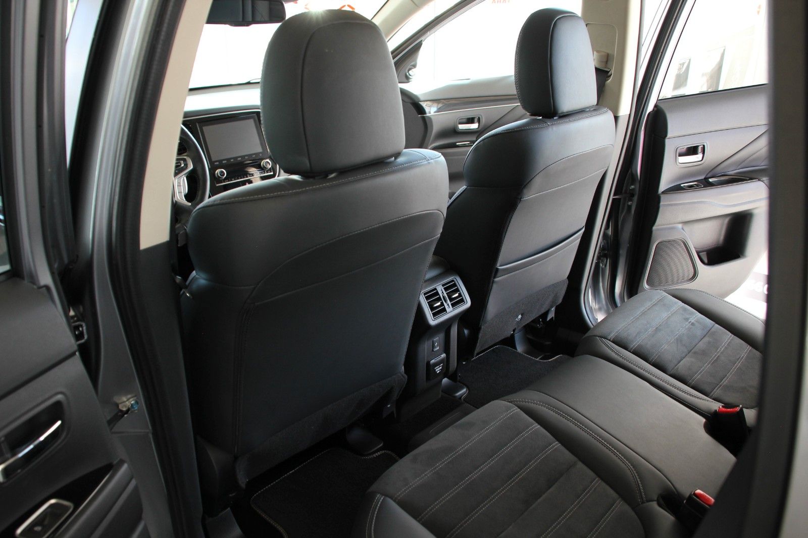 Fahrzeugabbildung Mitsubishi Outlander PHEV Plus mit FA-Paket