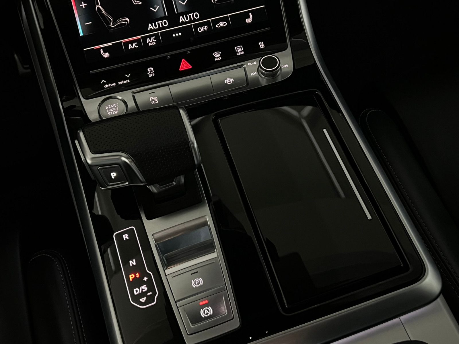 Fahrzeugabbildung Audi Q7 50 TDI Quattro S-LINE/PANO/ACC/MATRIX/7-SITZ